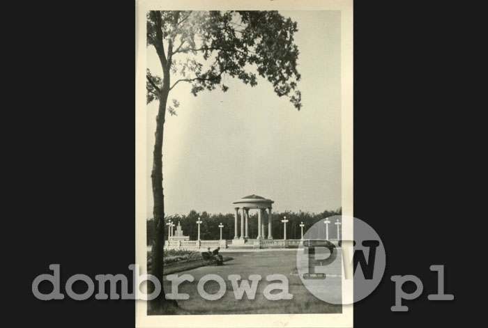 1956 r. Dąbrowa Górnicza - Krąg taneczny w parku (PTTK)