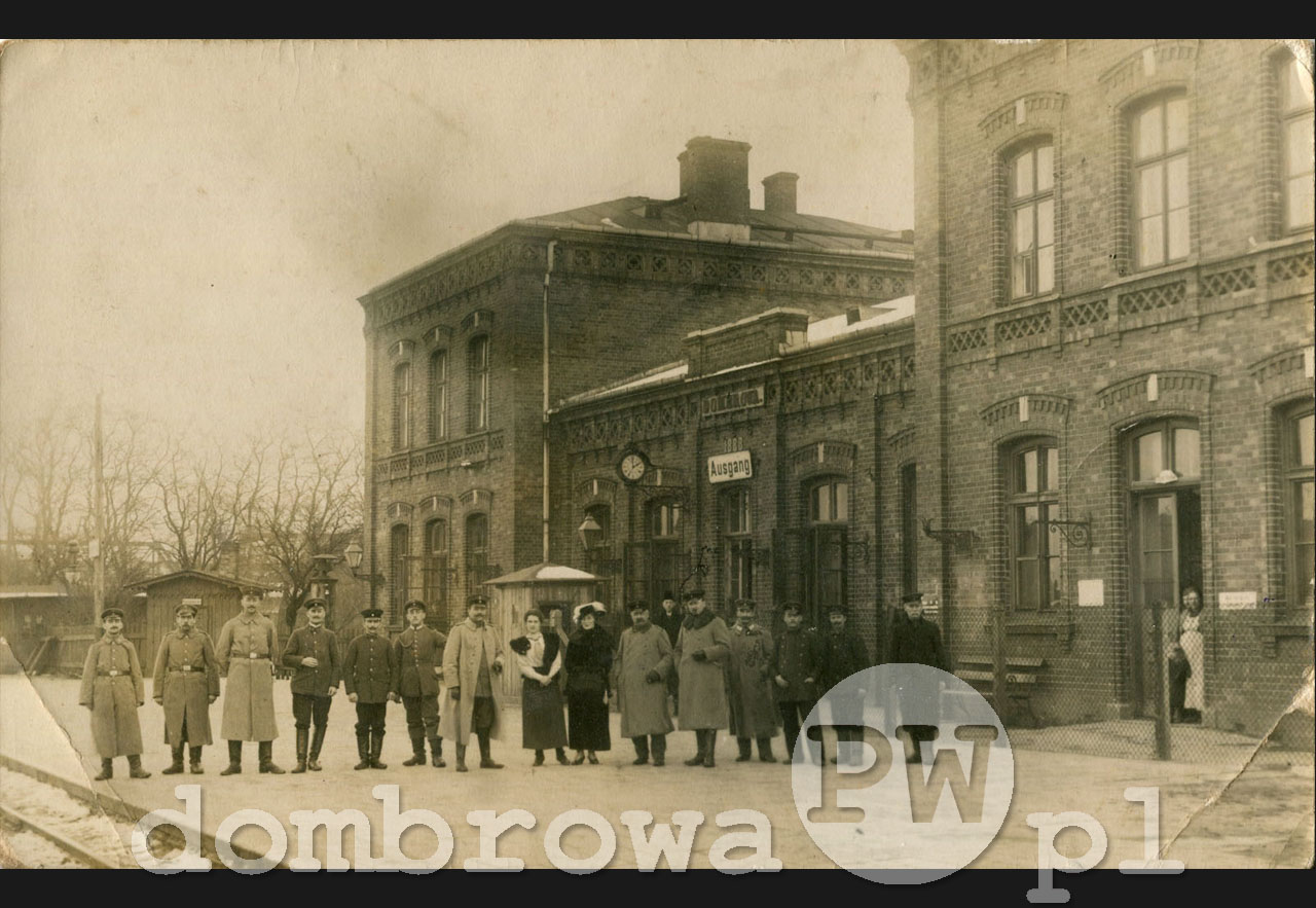 1915 r. Dąbrowa - Dworzec kolejowy, żołnierze